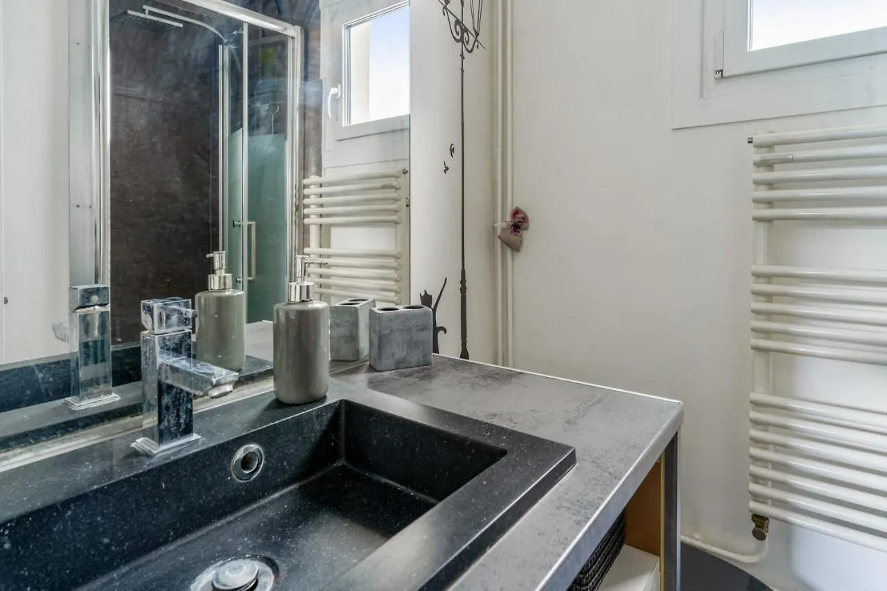 Appartement Lovely Studio 5 Min Away From The Louvre Museum - Welkeys à Paris